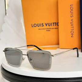 Picture of Louis Vuitton Sunglasses _SKUfw77710118fw